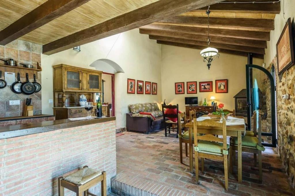 הוילה לה פואבלה דה לוס אינפאנטס Casa Cortijo En Dehesa Sierra Leon מראה חיצוני תמונה