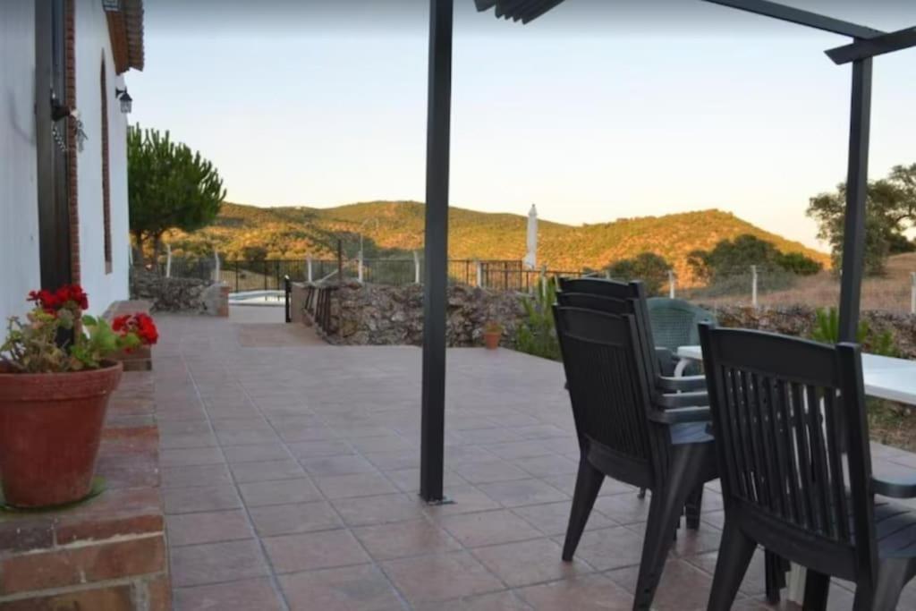 הוילה לה פואבלה דה לוס אינפאנטס Casa Cortijo En Dehesa Sierra Leon מראה חיצוני תמונה