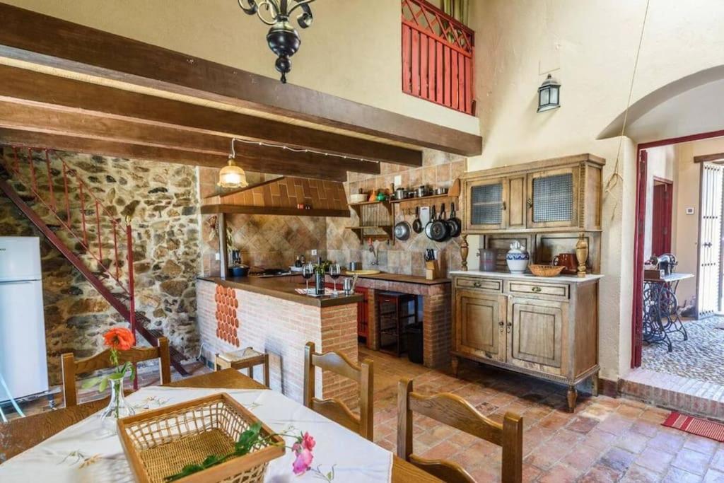 הוילה לה פואבלה דה לוס אינפאנטס Casa Cortijo En Dehesa Sierra Leon מראה חיצוני תמונה