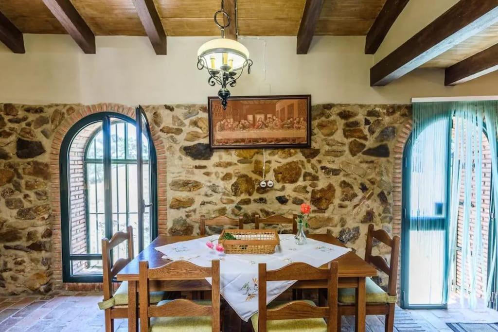 הוילה לה פואבלה דה לוס אינפאנטס Casa Cortijo En Dehesa Sierra Leon מראה חיצוני תמונה